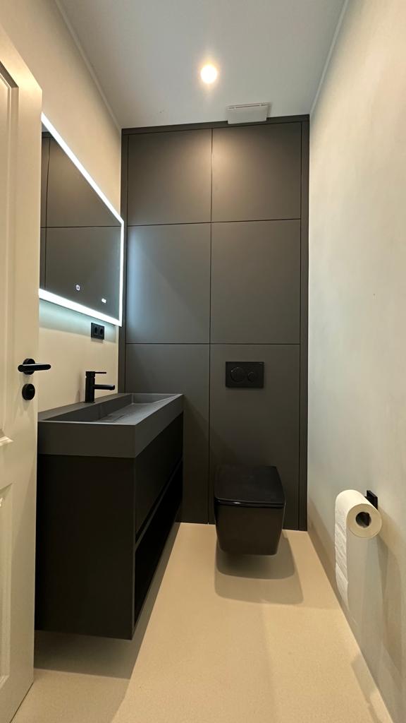 Modernes Badezimmer in Anthrazit — Vorschau 2